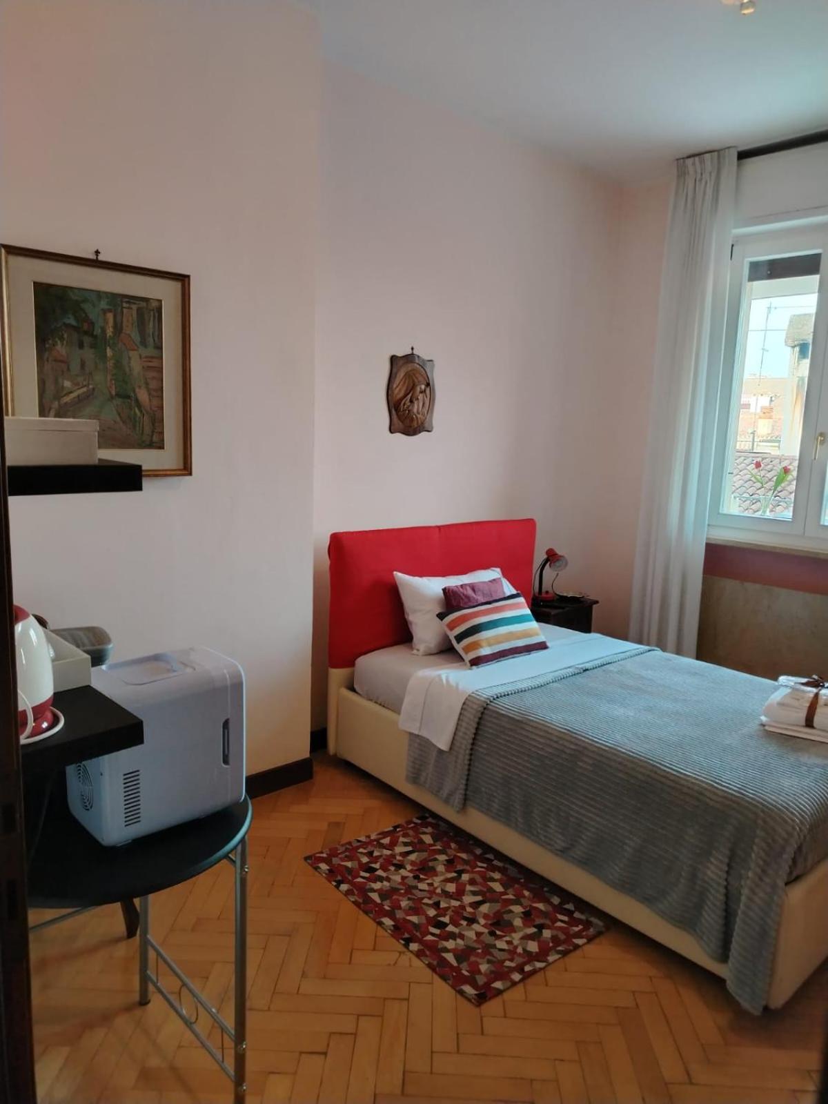 B&B Califano- 2 Leoni Verona Eksteriør billede