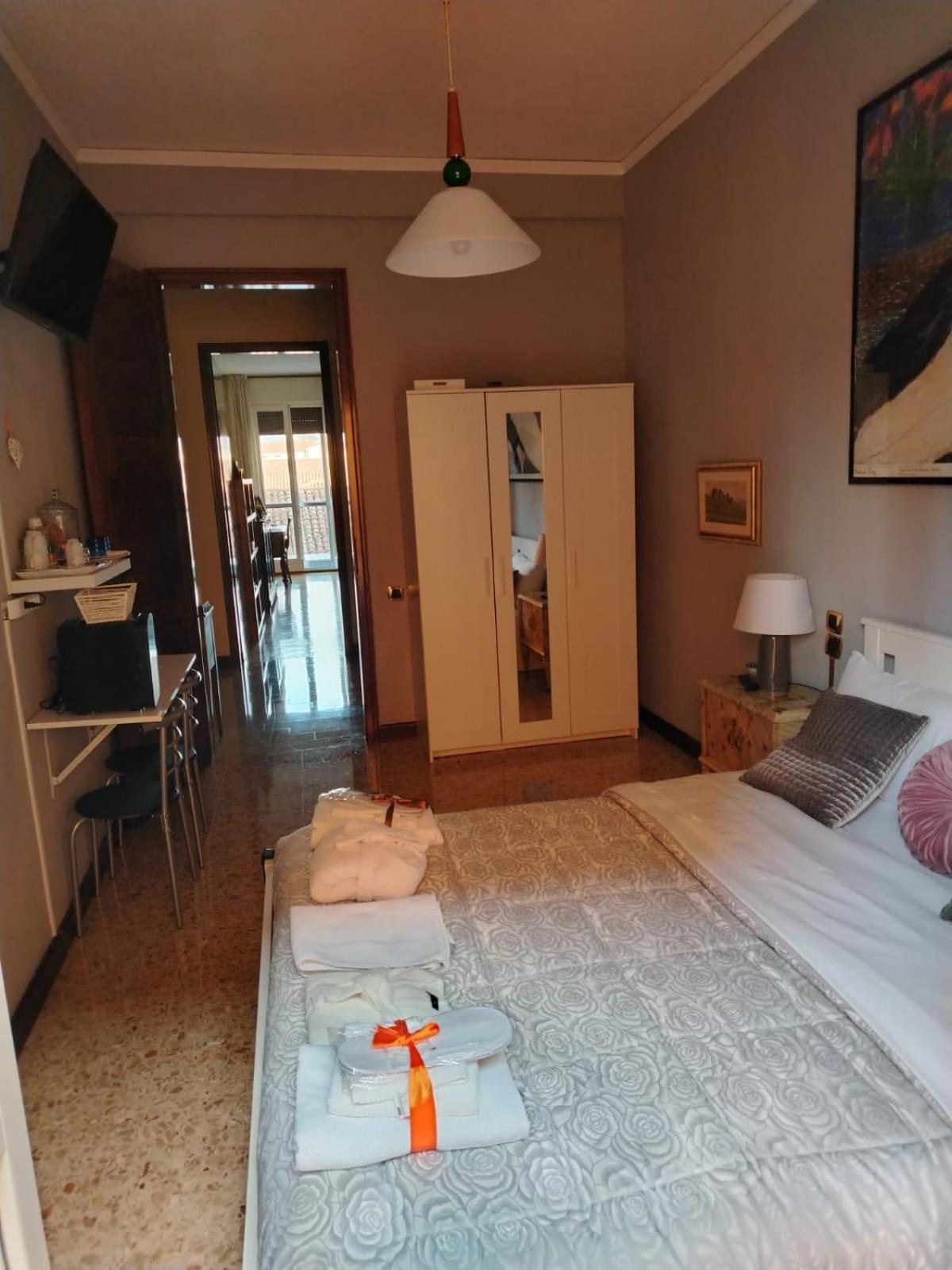 B&B Califano- 2 Leoni Verona Eksteriør billede