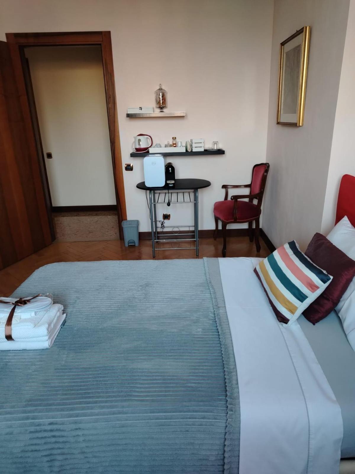 B&B Califano- 2 Leoni Verona Eksteriør billede